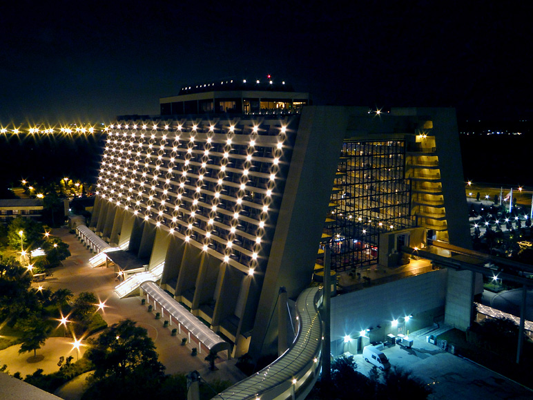 There's a pretty nighttime shot of the Contemporary (236.55 KB)