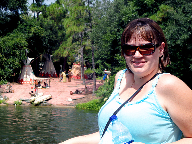 Anna taking in the scenery ... what the hell is behind her? (278.42 KB)