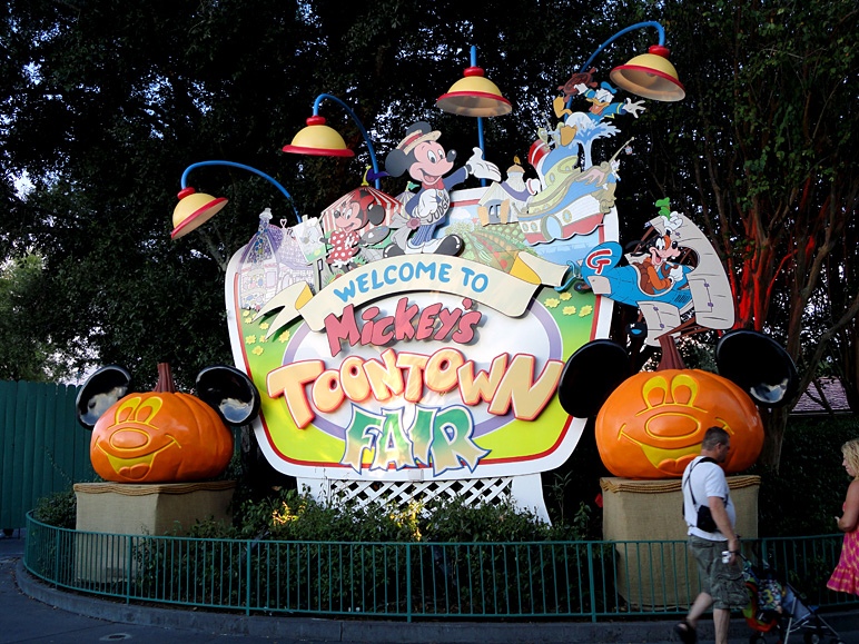 Hurray Toontown!  Where's Jessica Rabbit? (325.71 KB)