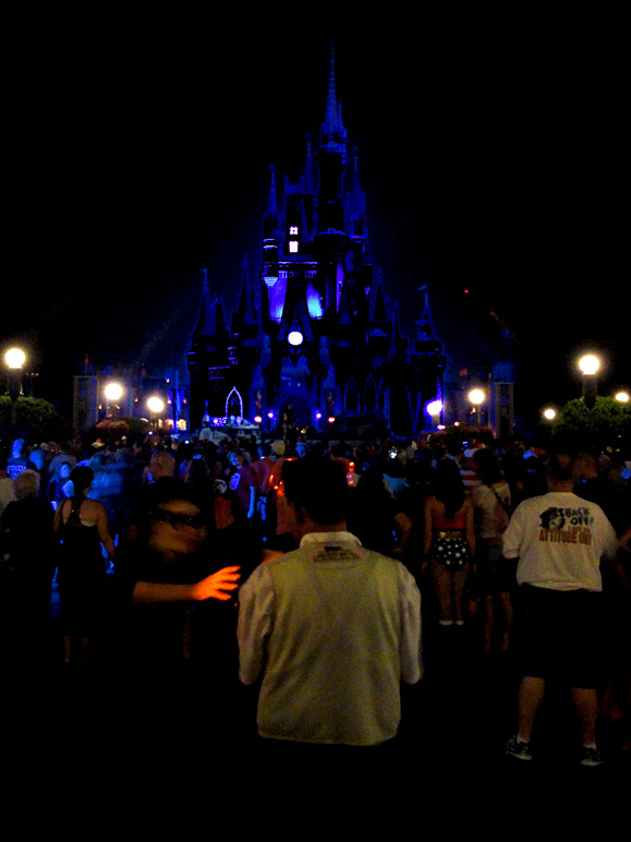 I think this is more an aberration with the camera, but it was a cool effect. (122.97 KB)
