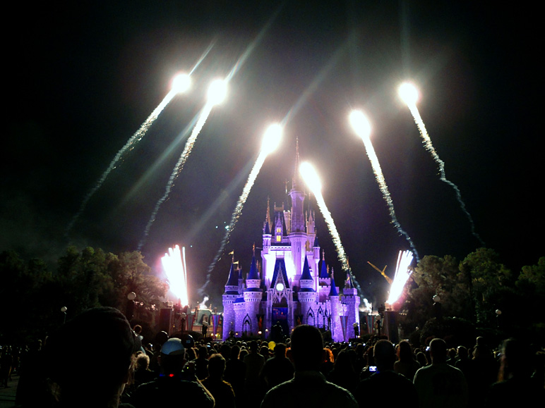 Fireworks from street level (154.44 KB)