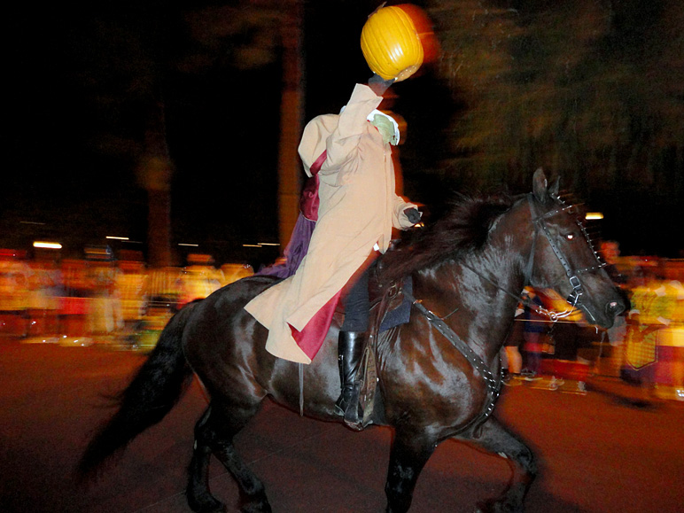 It's the headless horseman! (192.11 KB)