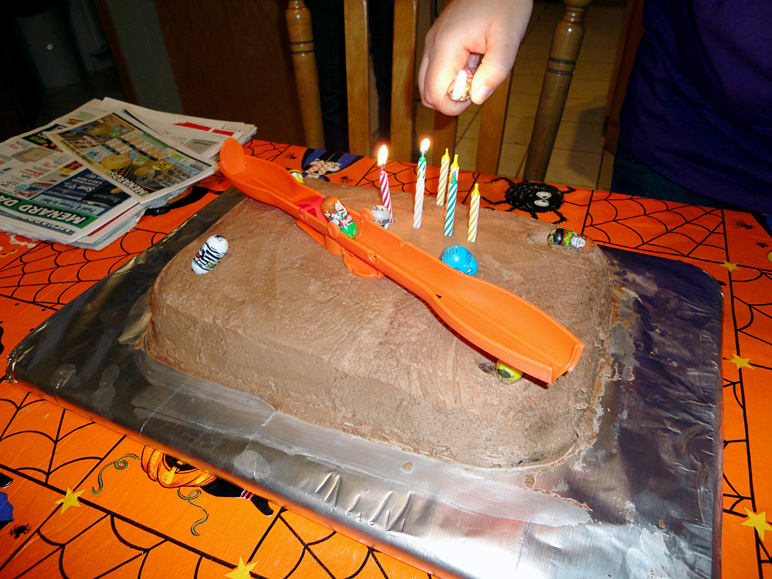 Andrew's birthday cake (265.13 KB)