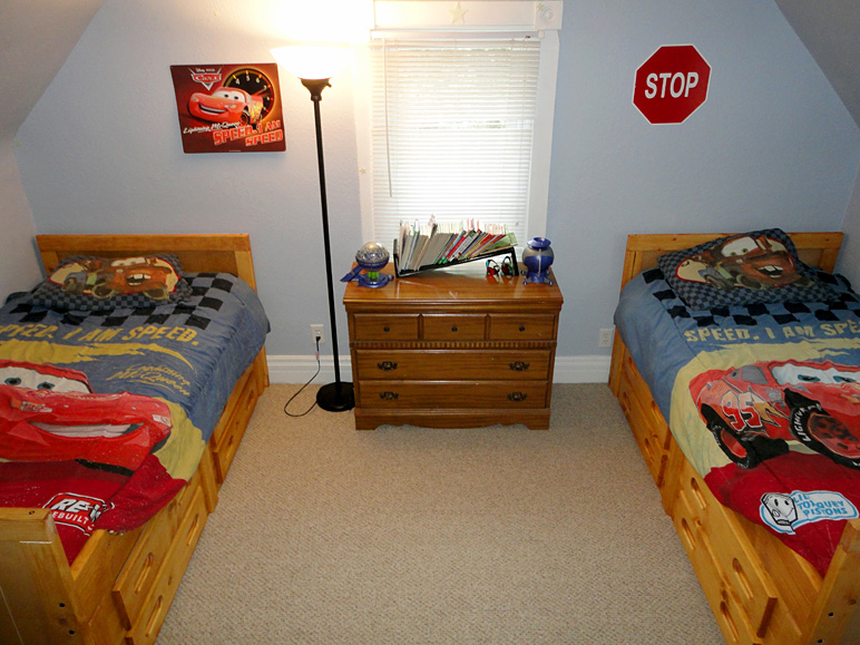 Early Christmas present for the boys: new beds! (213.29 KB)