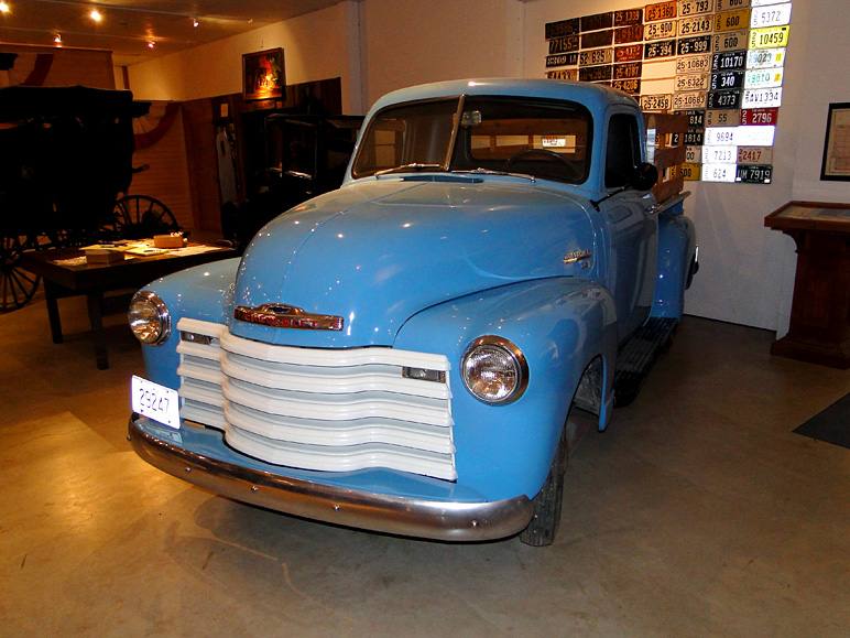This old truck was pretty cool (217.38 KB)