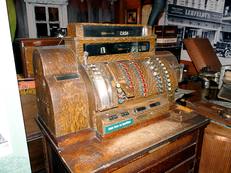 An old cash register (321.75 KB)