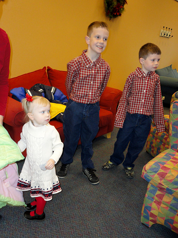 The kids are ready for pictures (259.98 KB)