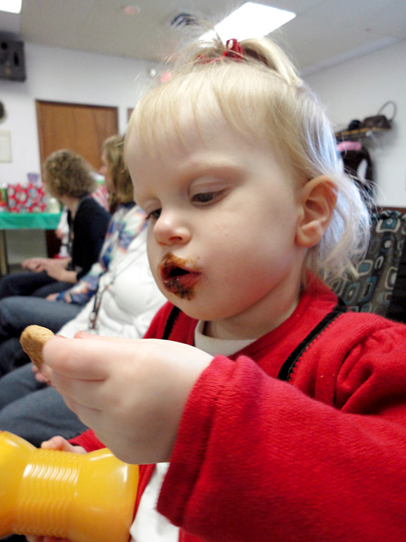Those peanut butter cookies with the Hershey's Kiss on them are GOOD! (174.36 KB)