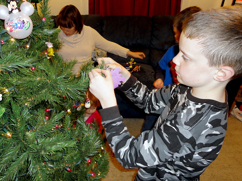 Jacob putting a decoration on the tree (311.05 KB)
