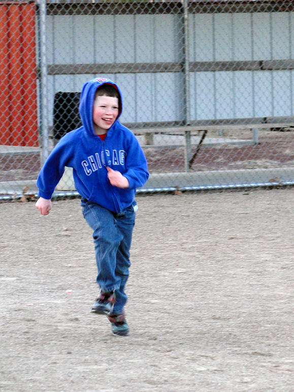 Andrew running to first in a practice (225.83 KB)