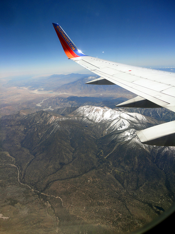 Some snow-capped mountain on the way to Los Angeles (193.10 KB)