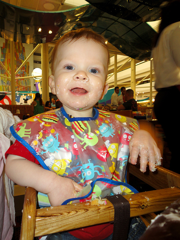 That's a happy, sugared-up kid (253.33 KB)