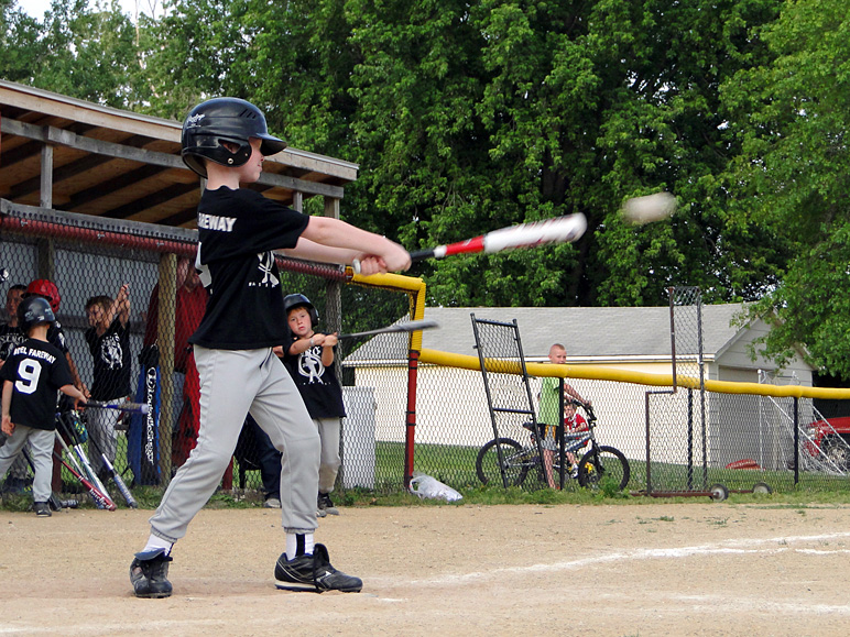 Andrew with some solid contact ... or a very early swing (302.30 KB)