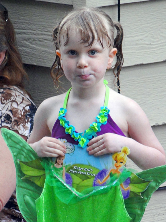 Kate got a little dress to dress-up like Tinker Bell (209.83 KB)