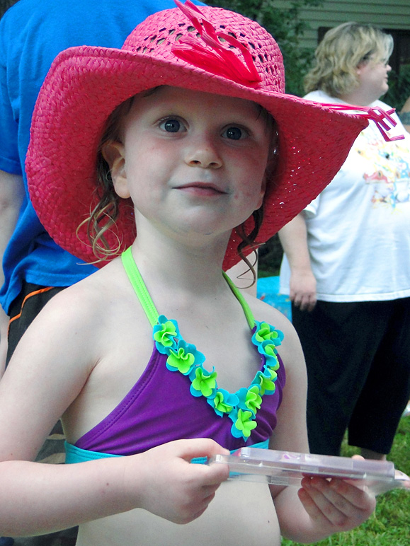 Kate looks really good in a cowgirl hat (209.55 KB)