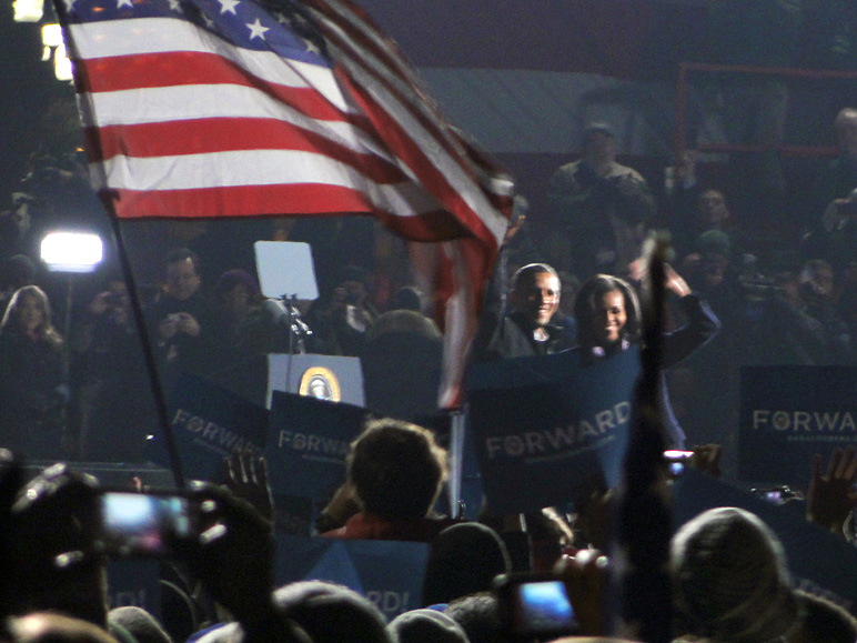 A blurry photo of the President and First Lady.  All things considered, not bad... (169.14 KB)
