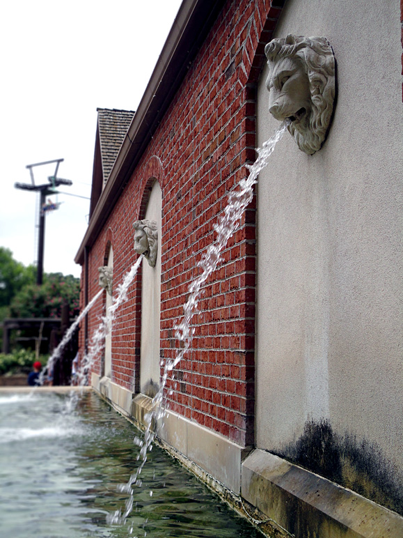 I thought this was a kinda cool water feature (244.07 KB)