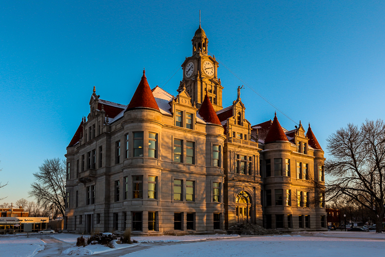 It was a cool, picturesque morning at the Dallas County Courthouse in Adel (287.13 KB)