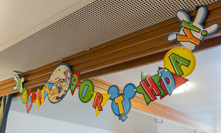 We had our cabin decorated for Luke's birthday. (255.56 KB)
