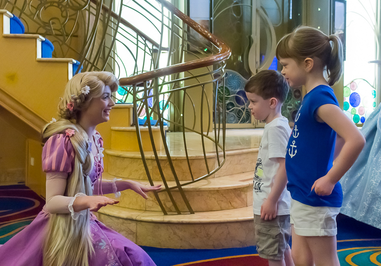 Rapunzel greeting Katelyn and Lucas (273.29 KB)