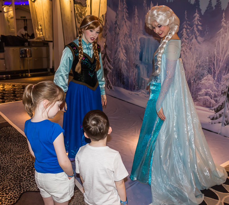 Anna and Elsa greet Kate and Luke (347.37 KB)