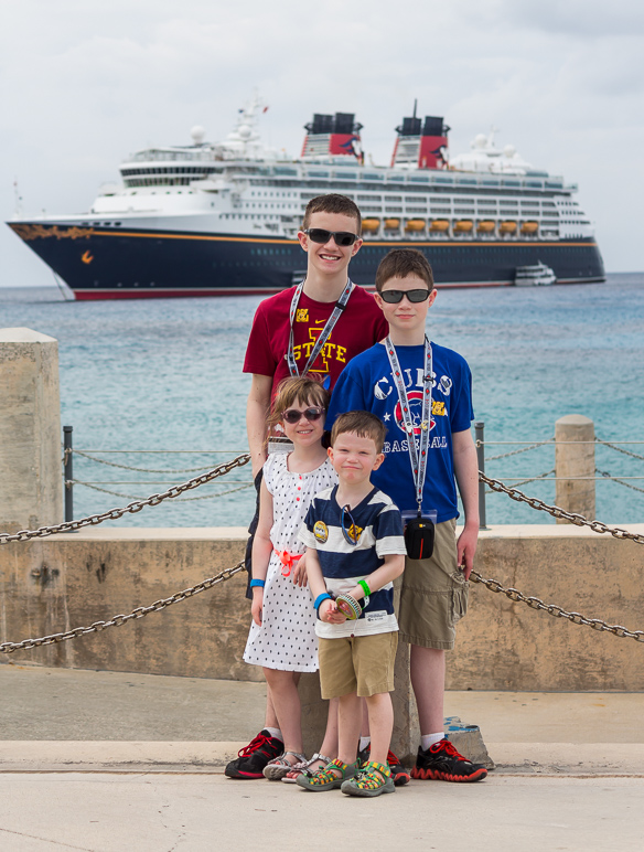 I was pretty happy with this very obviously posed photo of the kids in front of the Wonder. (256.58 KB)