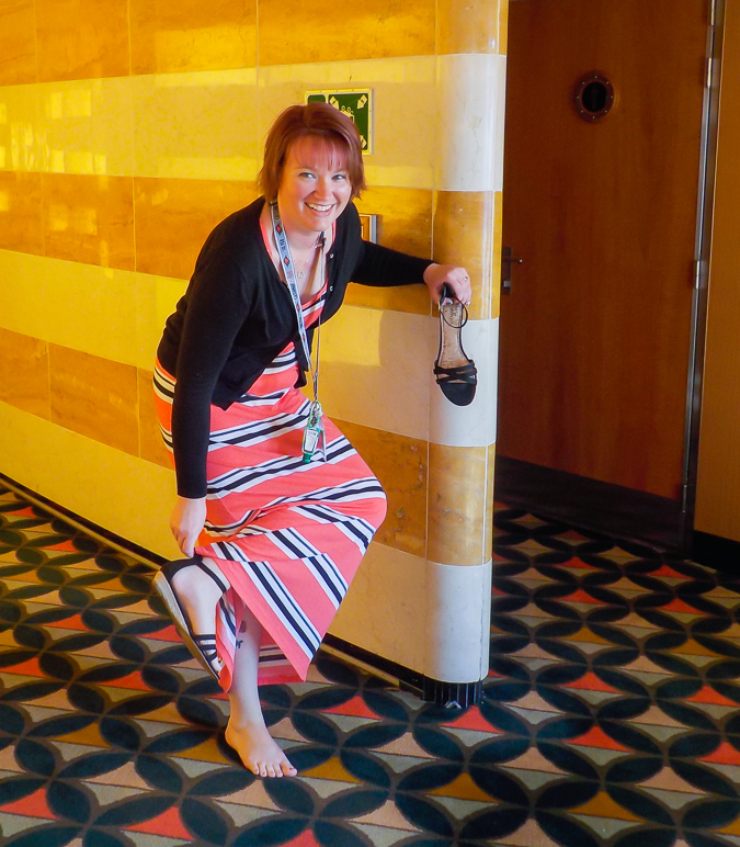Anna's shoes were hurting her, so she quickly shed them after we were done at Palo. (306.60 KB)