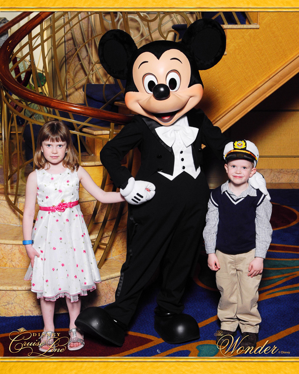 Mickey saluted Lucas before this picture. (337.20 KB)