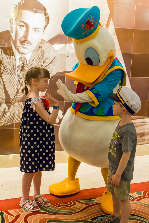 Kate just gave him a high-five. (289.11 KB)