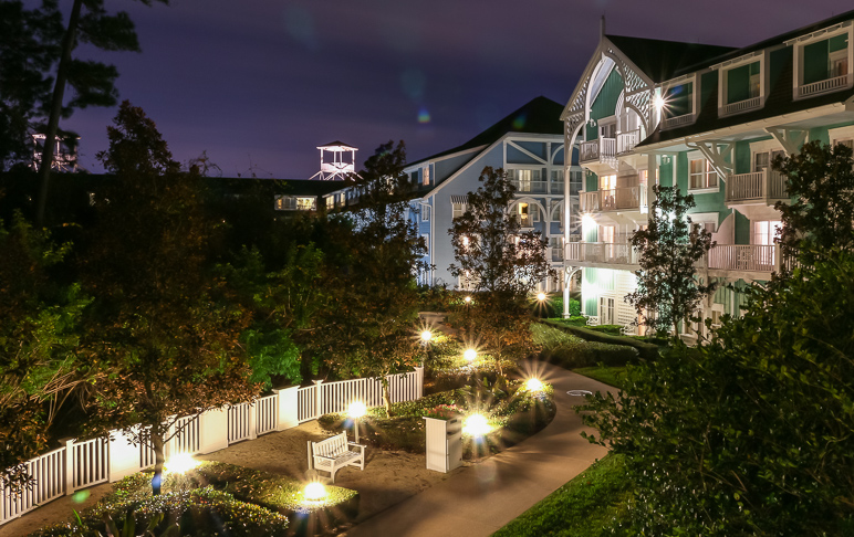 I was really pleased with this REALLY long exposure from our suite's balcony. (276.54 KB)