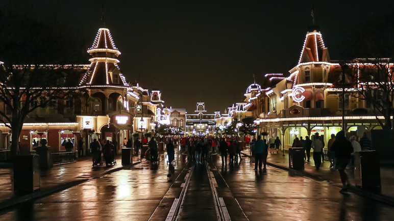 This is the view down Main Street at night. (208.38 KB)