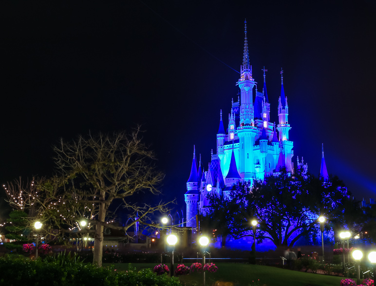 This was a VERY long exposure, which is what allowed the park to look nearly deserted. (238.82 KB)