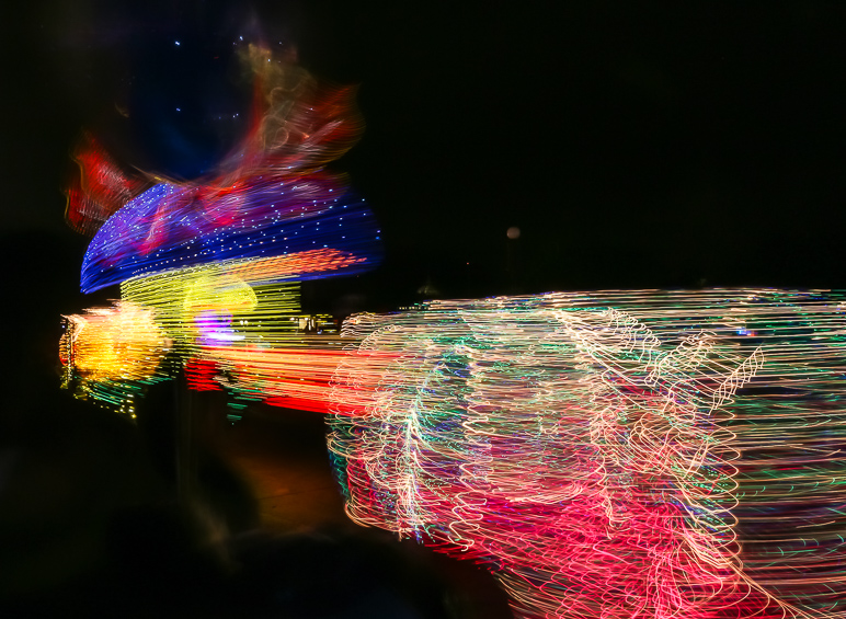 Another part of the Main Street Electrical Parade going by (298.35 KB)
