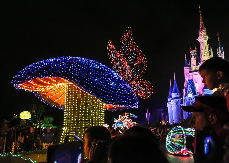 This is what the parade floats actually look like (303.91 KB)