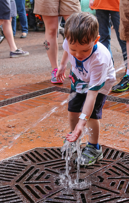 Luke playing in a fountain (311.94 KB)