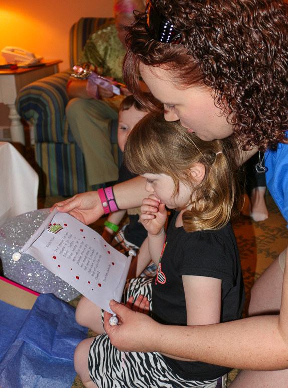 Anna read the scroll for Kate (291.88 KB)