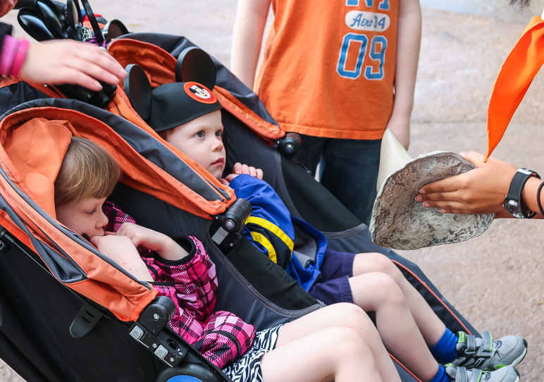 One of the folks at the Animal Kingdom showed Kate and Luke this ... thing. (268.50 KB)