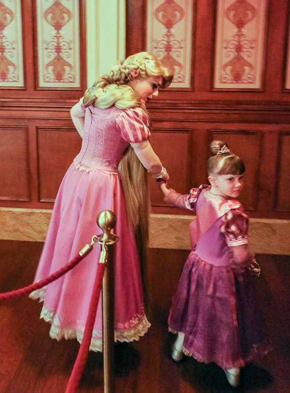 Katelyn meeting Rapunzel. (252.82 KB)