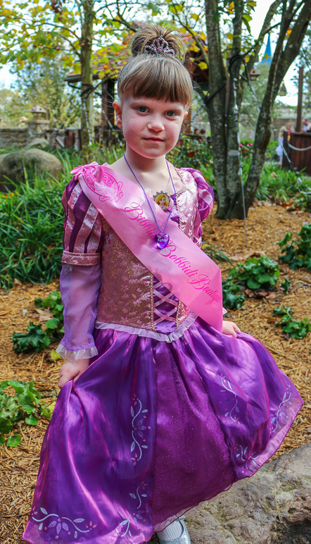 A cute little photo of Katelyn (347.95 KB)
