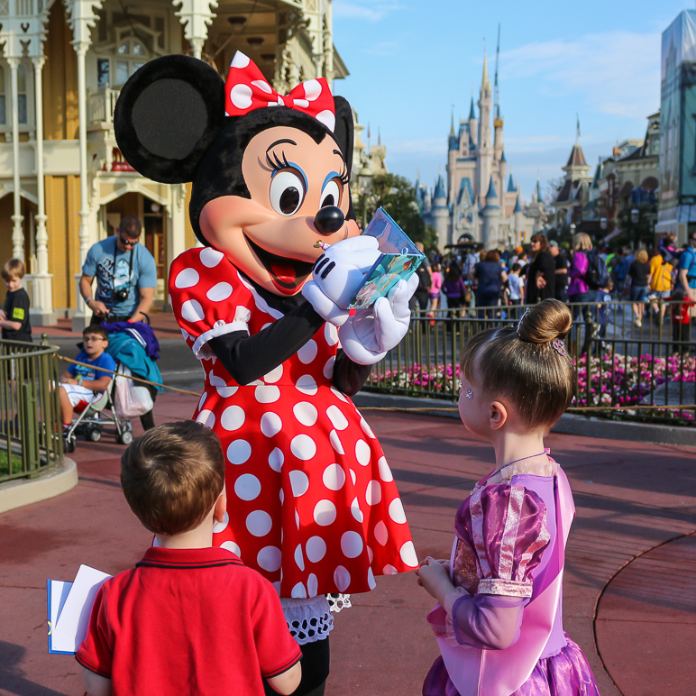 Meanwhile, I got pictures of Kate and Luke with Minnie (414.27 KB)