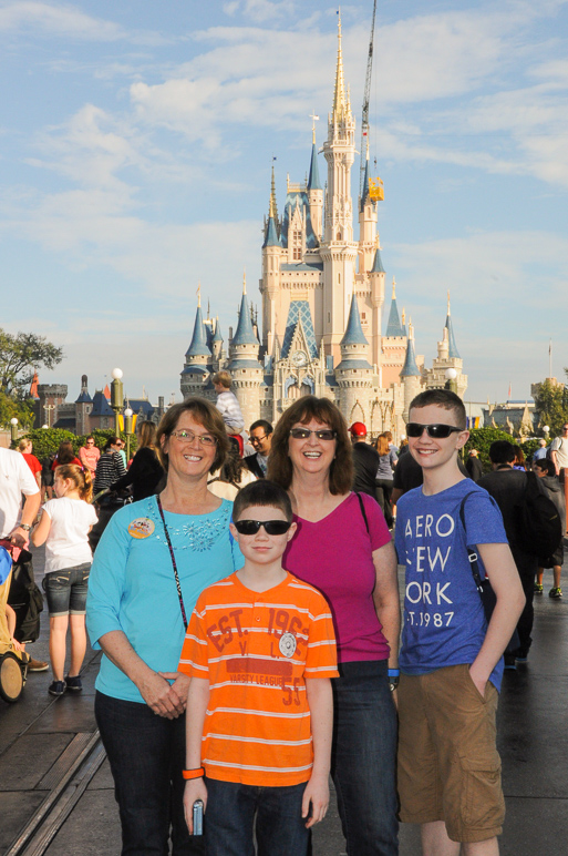 My aunt Pam and my mom with Jake and Drew. (257.83 KB)