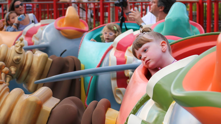 Katelyn on the Dumbo ride (176.55 KB)